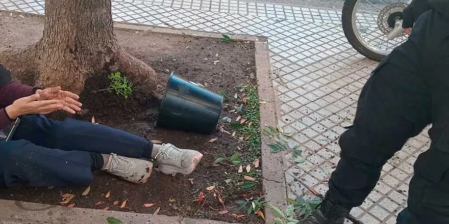 Una mujer quedó lastimada con una maceta con marihuana que cayó desde un balcón